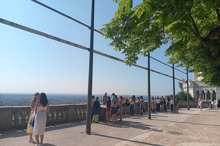リヨン旧市街、フルヴィエール寺院、ローマ遺跡のガイドツアー！