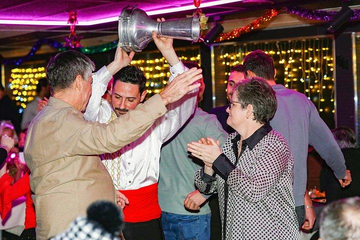 イスタンブールナイトライフ：ボスポラスディナークルーズ-無制限のドリンク