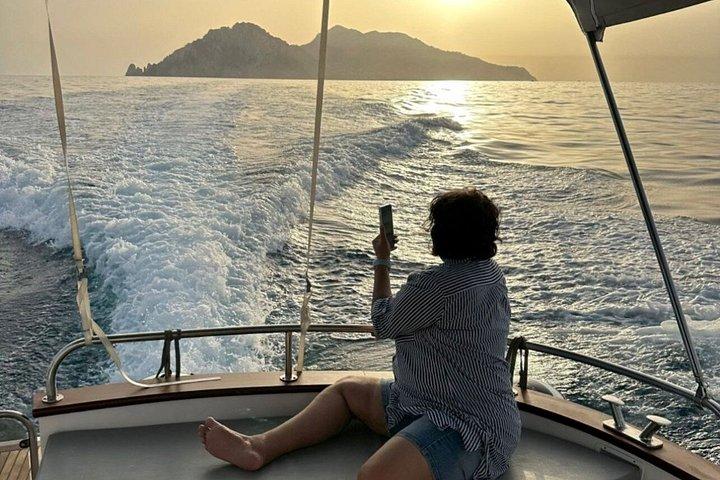 ポジターノからアマルフィ海岸プライベートボートツアー