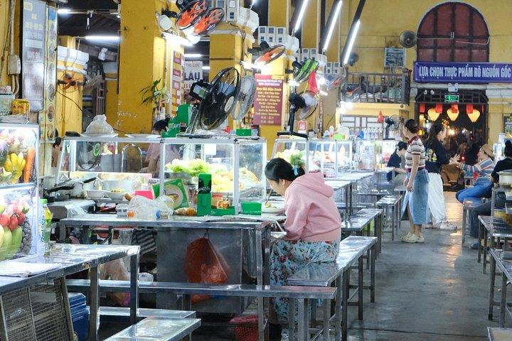 ホイアンフードツアー|裏通りを横切って12の味,ローカル市場