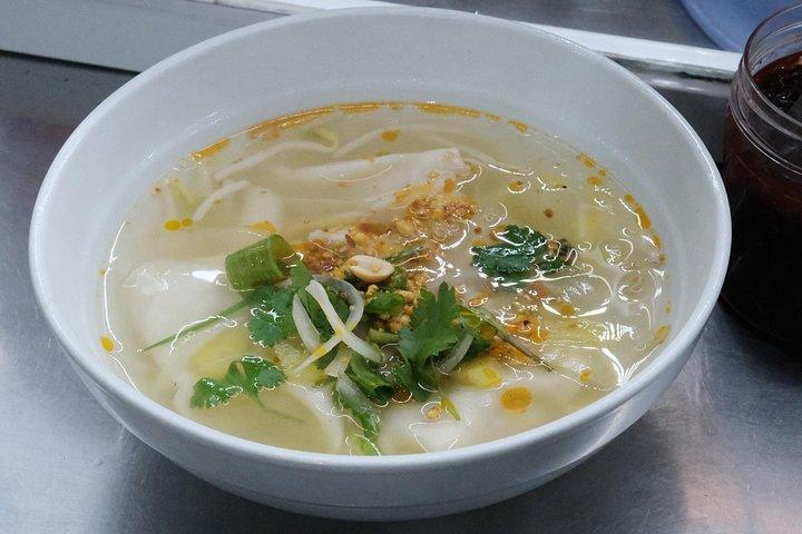 ホイアンフードツアー|裏通りを横切って12の味,ローカル市場