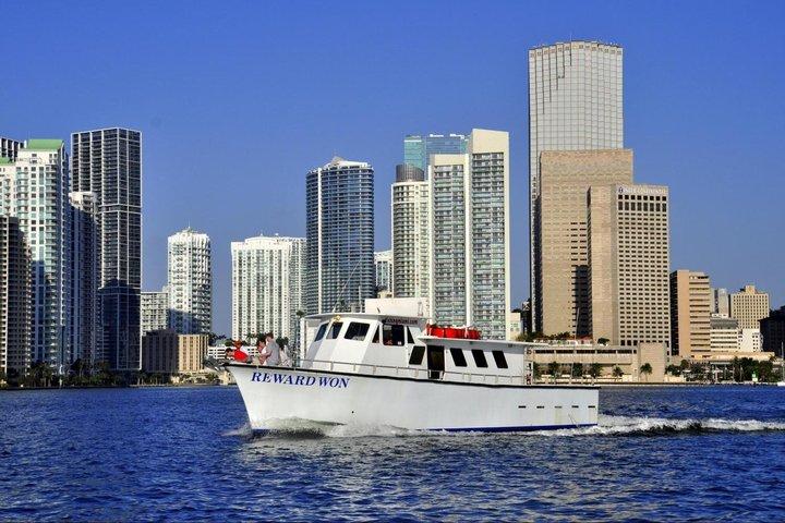 マイアミの深海釣りアドベンチャー（移動手段付き）
