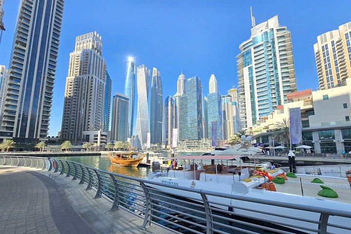 ドバイプライベート終日ツアー：象徴的なランドマークと伝統的なスーク