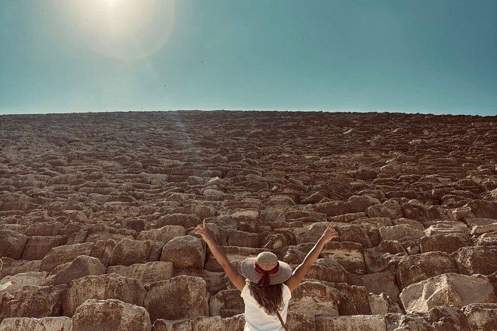 Private Day Tour at Giza Pyramids & Sphinx