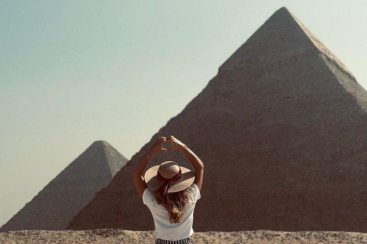 Private Day Tour at Giza Pyramids & Sphinx