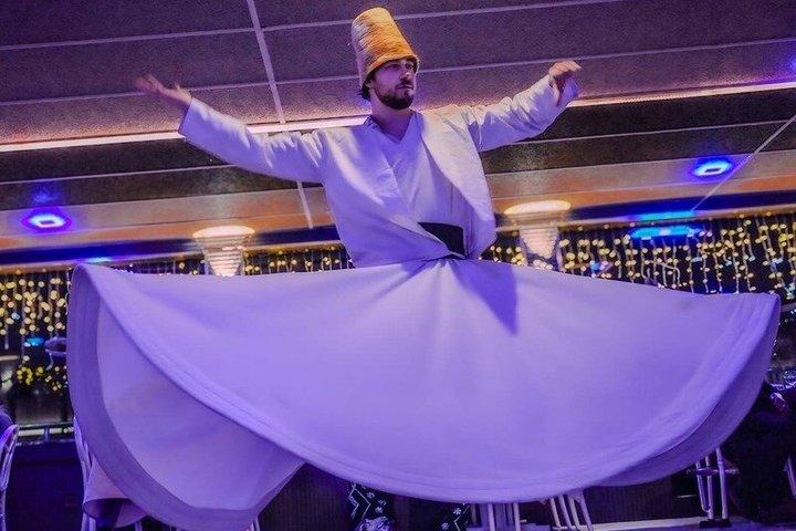 イスタンブールナイトライフ：ボスポラスディナークルーズ-無制限のドリンク