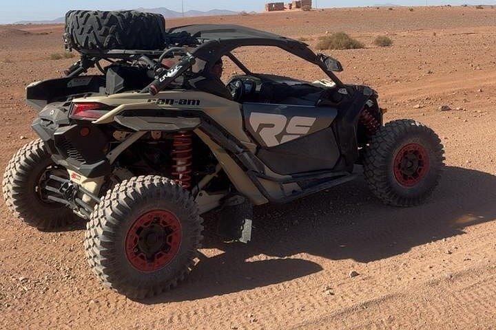 Utforska öknen i Marrakechs palmlund av Buggy