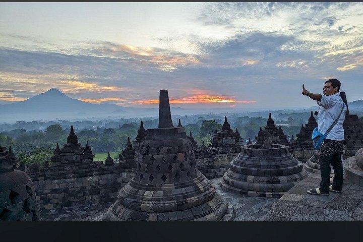 ボロブドゥール・サンライズ・クライム寺院（朝食付き）＆プランバナンツアー