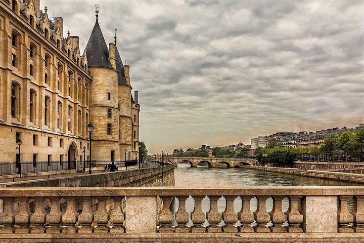 パリ・イン・ア・デイ・ルーヴル、ノートルダム寺院、サン・シャペル、凱旋門など