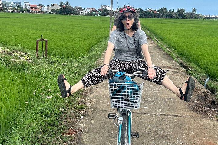 ホイアンバイクサイクリング-フィッシングネット-米ワイン-麺-wカービング-ランチ