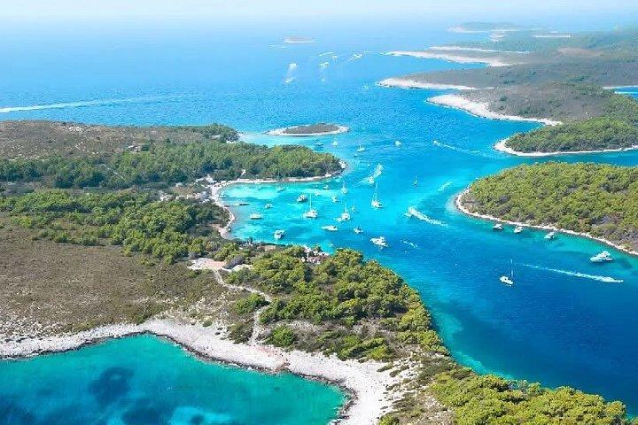 海の一日: フヴァール、パクレニ諸島＆ズラトニラットへのプライベート旅行