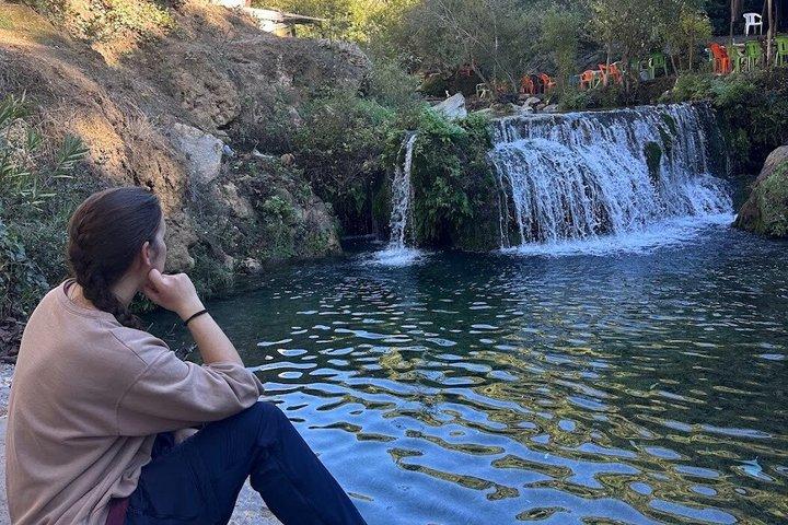 アクショールの滝とマウンテンファームを探索