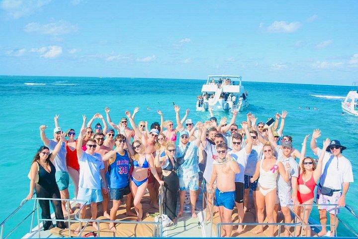 Punta cana Private Boat Party with Drink and Caribbean Cruise