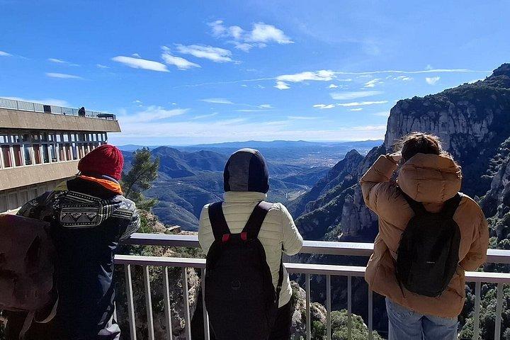 プライベートモントセラトツアーサンタチェチーリア修道院と絶景ハイキング
