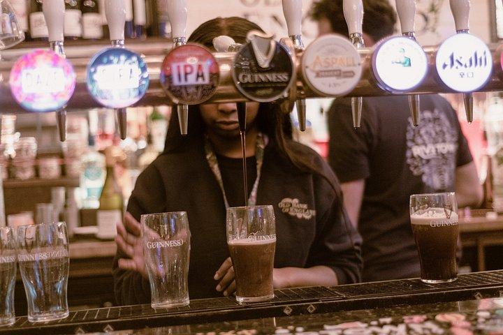 ビールテイスティング付きロンドン・ヒストリックパブ＆タバーンズウォーキングツアー