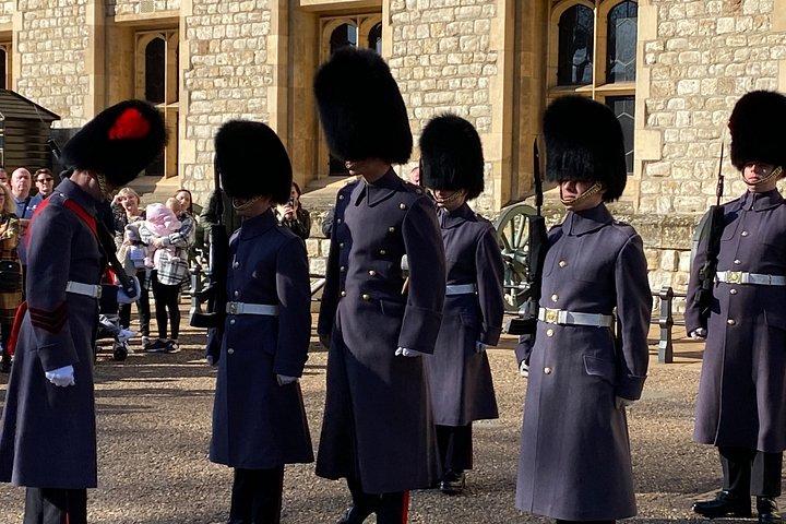 ロンドン塔 - 地元の専門家と行く少人数グループ ツアー