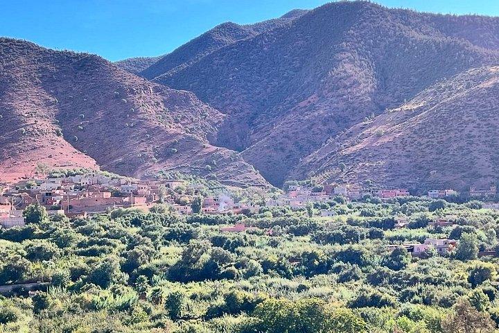 マラケシュ発アトラス山脈とオウリカ渓谷日帰りツアー