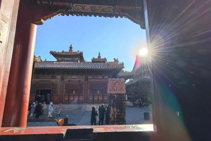 北京ラマ寺院：世界最大の木造仏陀の本拠地