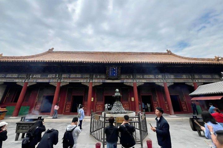 北京ラマ寺院：世界最大の木造仏陀の本拠地