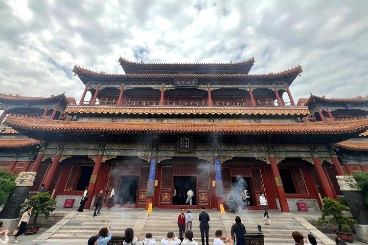 北京ラマ寺院：世界最大の木造仏陀の本拠地