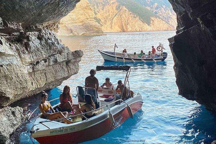 初めてのクルーズ客におすすめのコルフ海岸旅行(港でのピックアップ付き)