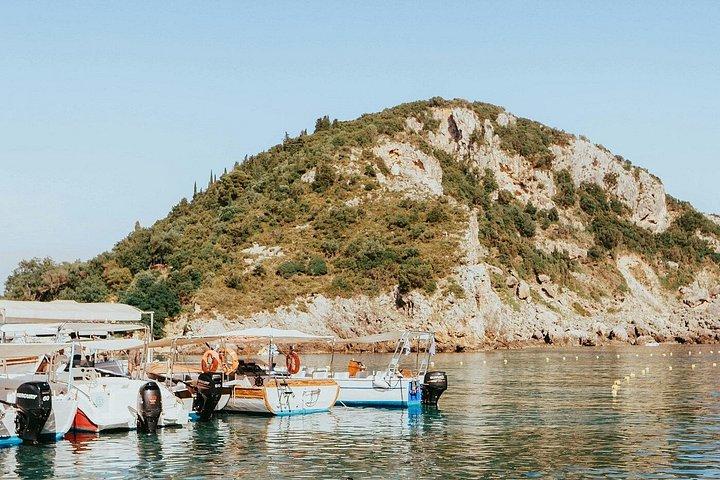 初めてのクルーズ客におすすめのコルフ海岸旅行（港でのピックアップ付き）