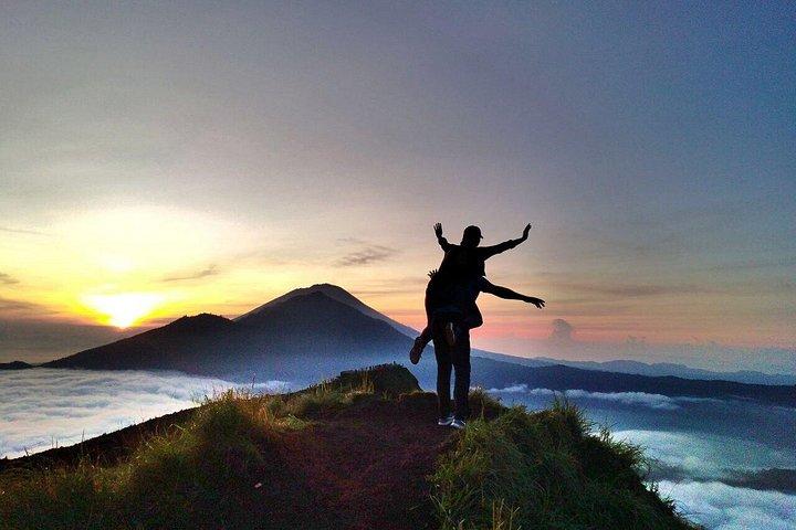 Il meglio del Monte Batur: jeep all'alba, trekking sul vulcano e lava nera