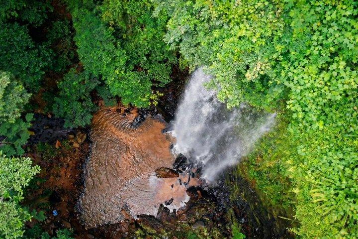 Cascadas de Boti, roca paraguas, jardines de Aburi y granja de cacao