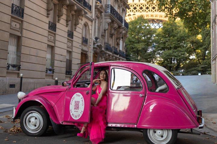 Emily a Parigi Tour - in una Citroën 2cv rosa