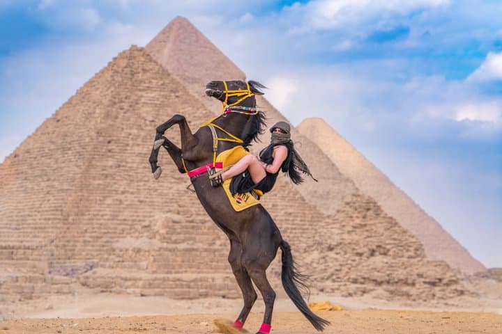 Pyramids of Giza tour with a professional photoshoot +(Editing)