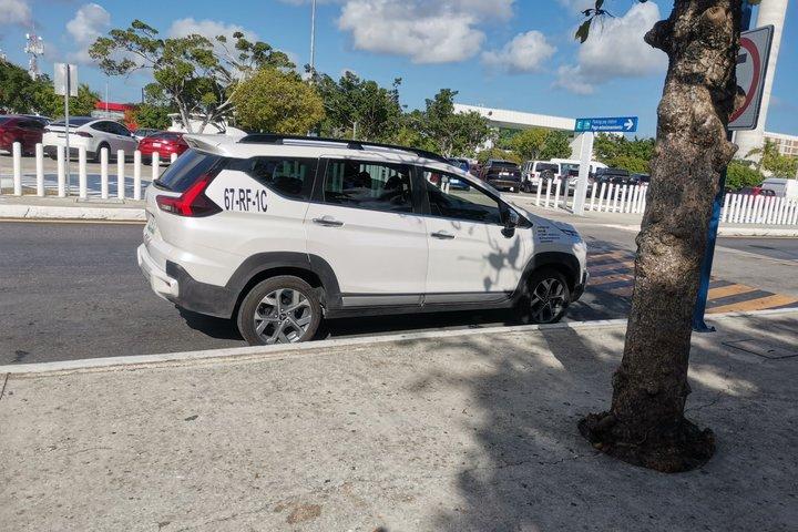 Transporte privado do Aeroporto de Cancún para o hotel na zona hoteleira de Cancún.