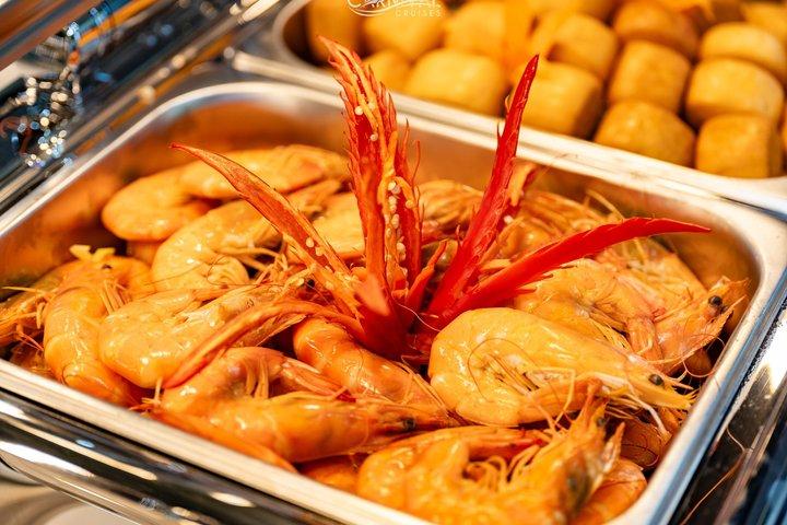 ハノイからハロン湾クルーズカヤック体験と洞窟探検