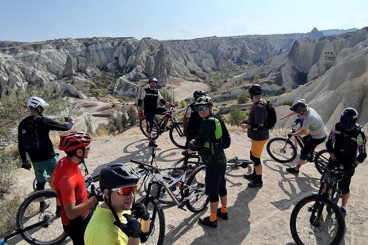 カッパドキアバイクツアーEバイクシンレッドライン