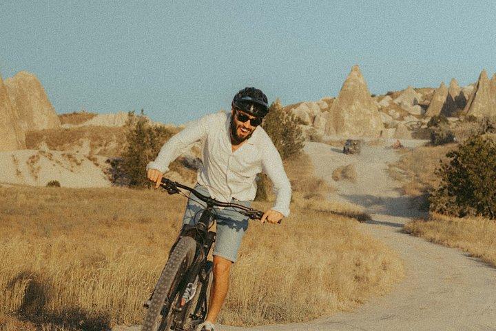 カッパドキアバイクツアーEバイクシンレッドライン