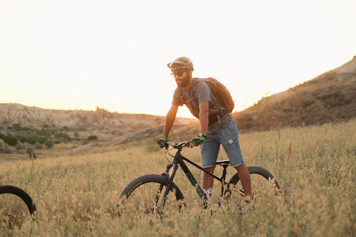 カッパドキアバイクツアーEバイクシンレッドライン