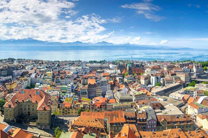 Guided group walking tour of the old town of Lausanne