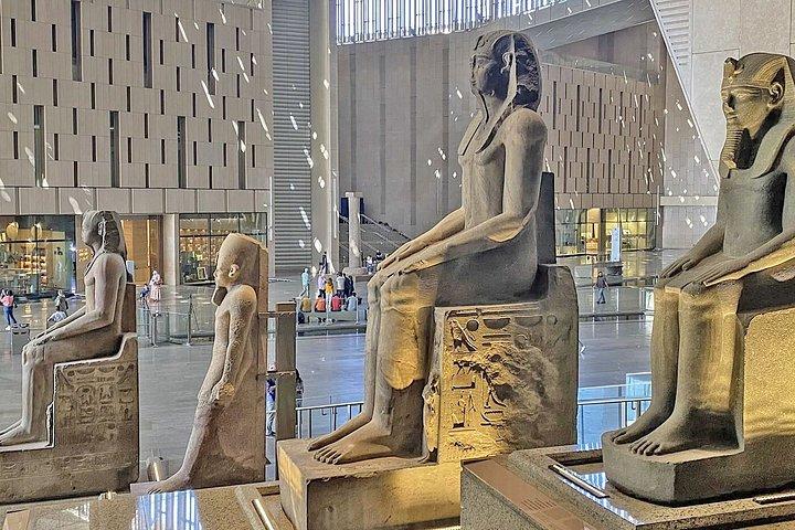 アレクサンドリア港：プライベートピラミッド、スフィンクス＆大エジプト博物館