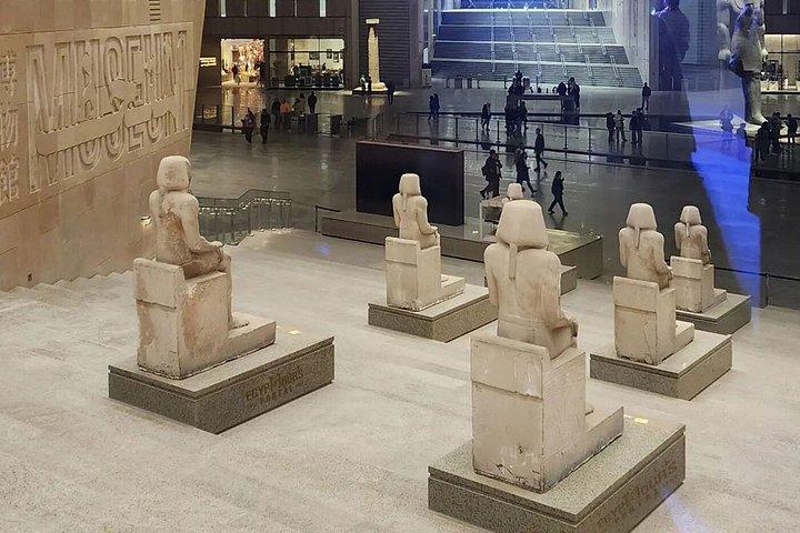 アレクサンドリア港：プライベートピラミッド、スフィンクス＆大エジプト博物館