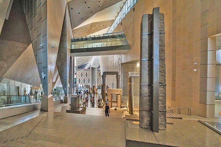 アレクサンドリア港：プライベートピラミッド、スフィンクス＆大エジプト博物館
