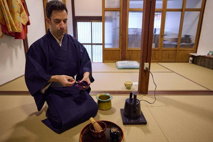 大阪で茶道を学び、抹茶茶碗を作りましょう
