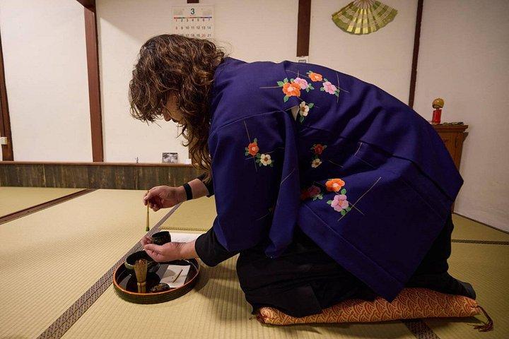 大阪で茶道を学び、抹茶茶碗を作りましょう