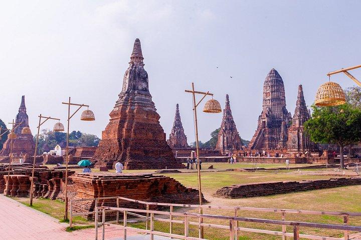 バンコク発 アユタヤ少人数ガイド付き日帰り旅行（ランチ付き）