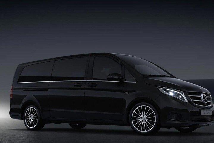 Private Airport Transfer in Mercedes V Class