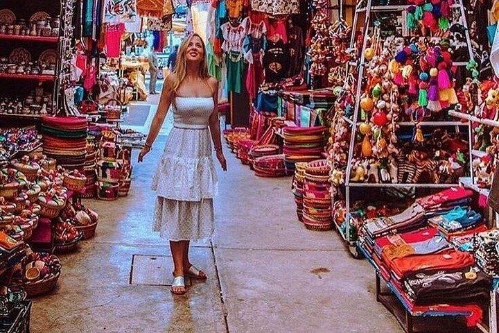 女性の地元エキスパートパートによるデリーのガイド付きショッピングツアー