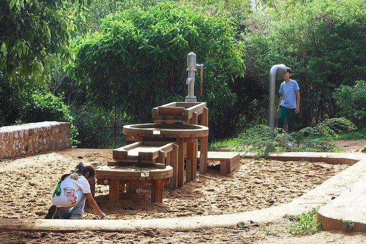 パーシーとメデューサ：家族の神話の宝探しとツアー