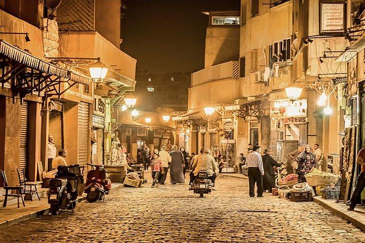 Express Walking Tour in El Moez Street