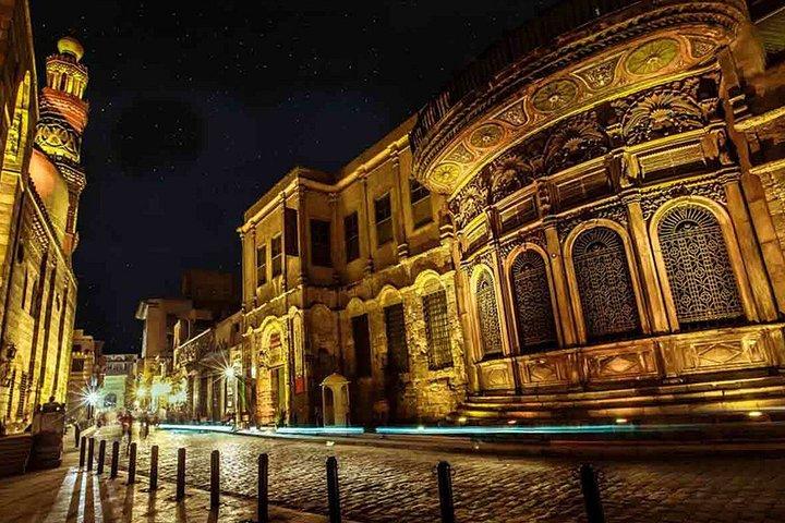 Express Walking Tour in El Moez Street