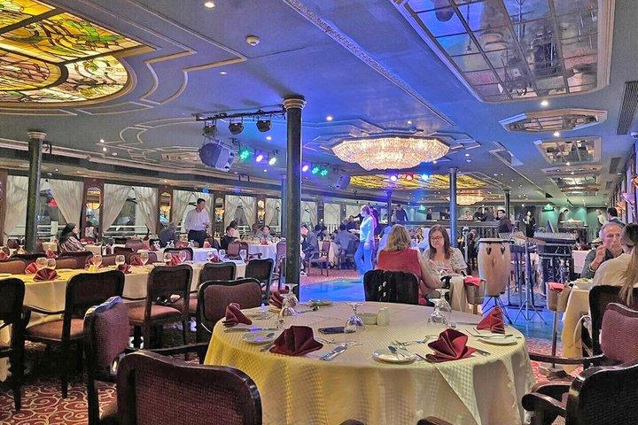 2-stündige Bootsfahrt in Kairo mit Unterhaltungsshow