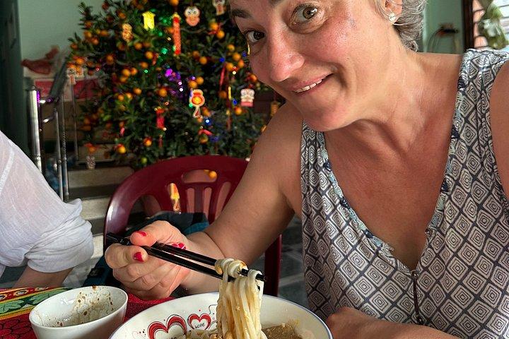 ホイアンバイクサイクリング-フィッシングネット-米ワイン-麺-wカービング-ランチ