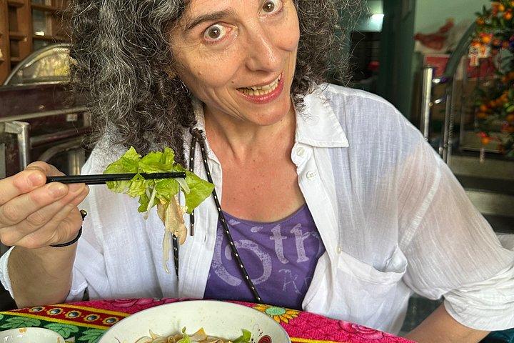 ホイアンバイクサイクリング-フィッシングネット-米ワイン-麺-wカービング-ランチ